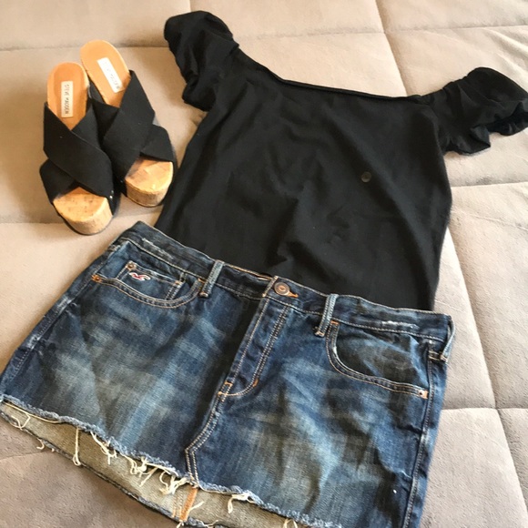 American Eagle Outfitters Tops - NWT Black AEO off-shoulder crop top